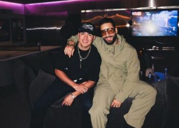 Maluma y Yeison Jiménez durante la grabación de “Con El Corazón” en Medellín, en diciembre de 2025, en lo que sería la última sesión musical oficial del cantante regional colombiano.