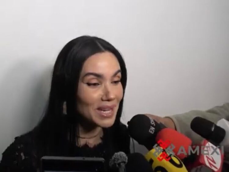 Marlene Calderón ofrece declaraciones a medios al denunciar amenazas e insultos tras su demanda legal.
