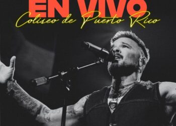 Pedro Capó interpreta “Vivo” junto a su banda ante un Coliseo de Puerto Rico lleno durante su concierto de 2025.