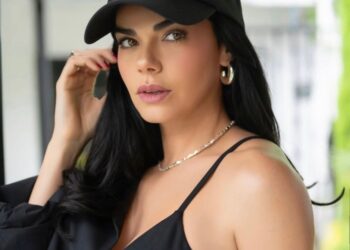 La actriz Livia Brito durante un evento público, en medio de la reactivación de su proceso legal por falsedad de declaraciones.