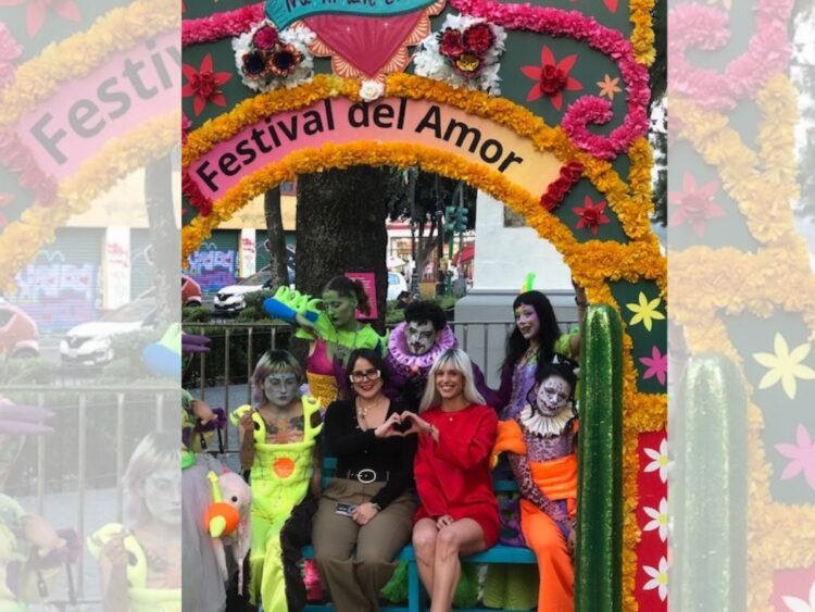 Ilustración alusiva a San Valentín celebrando una boda en secreto durante el Imperio romano, símbolo del Día del Amor y la Amistad.