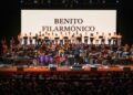 Músicos de la Orquesta Filarmónica de Puerto Rico interpretan arreglos sinfónicos de canciones de Bad Bunny ante una sala llena en Bellas Artes.