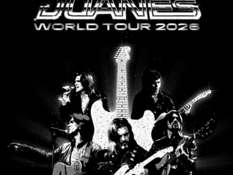 Cantautor colombiano en concierto masivo con iluminación escénica y producción visual de gran formato durante presentación internacional