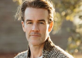 Fotografía del actor James Van Der Beek, recordado por su trayectoria en cine y televisión, fallecido a los 48 años.