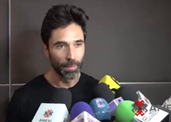 Pareja de actores sonríe mientras habla de su vida familiar, sus hijos y su regreso a los proyectos televisivos.