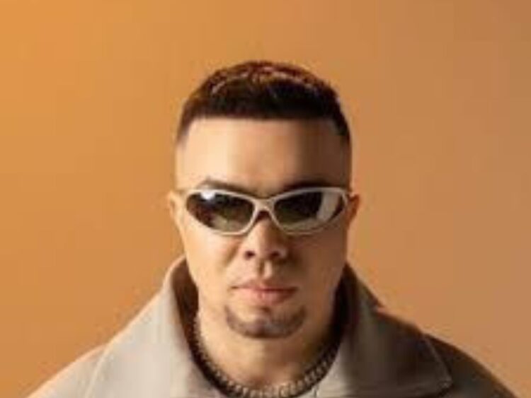 Alex Zurdo y Nacho aparecen en el video oficial de “Montaje”, interpretando una canción de mensaje espiritual y reflexión.