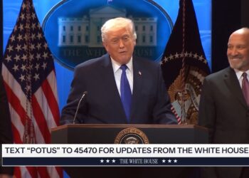 Trump desafía fallo de Corte y anuncia arancel global de 10%