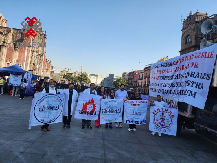 Médicos y enfermeras de FINTRAS, instalaron un módulo de atención médica, como forma de protesta, ante la falta de atención a sus demandas