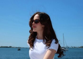 Fátima Bosch se desvanece en carnaval en Ecuador. | AMEXI/FOTO: IG @fatimaboschfdz