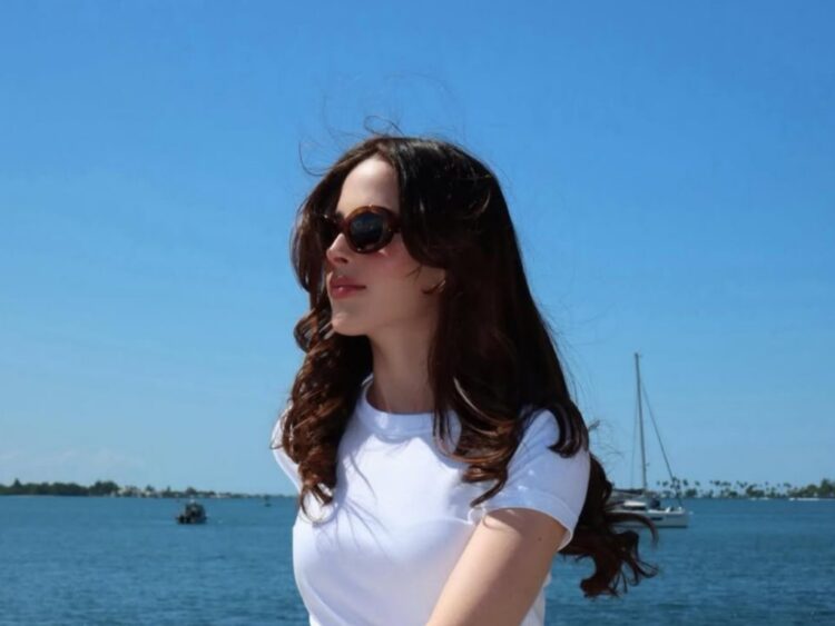 Fátima Bosch se desvanece en carnaval en Ecuador. | AMEXI/FOTO: IG @fatimaboschfdz