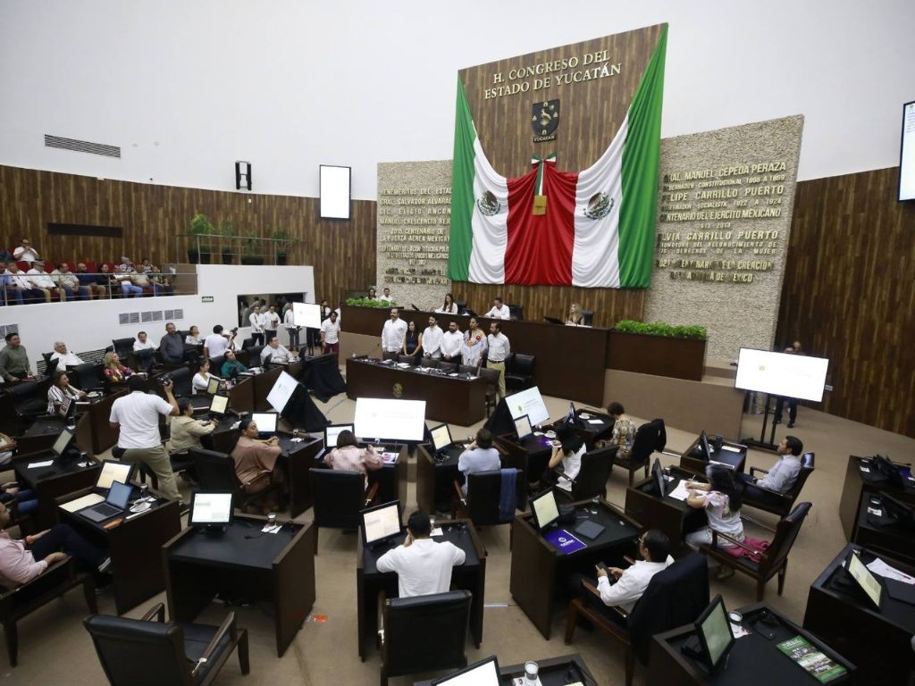 Gobierno de Yucatán glosa de su primer Informe