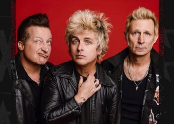 Green Day interpreta sus más grandes éxitos en el Super Bowl LX. | AMEXI/FOTO: IG @greenday