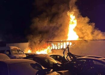 Grúas Hidalgo se niega a pagar daños a vehículos por incendio en Tizayuca