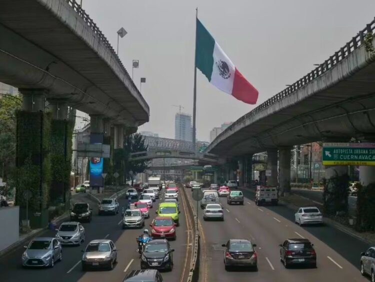 Hoy No Circula del sábado 28 de febrero. Consulta las restricciones.