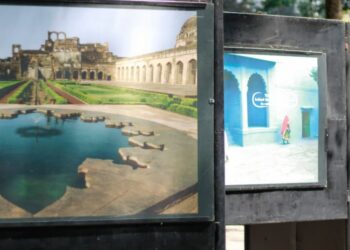 La exposición “India. El Horizonte Infinito” reúne 20 fotografías sobre arquitectura, paisajes y ciudades del país asiático en Paseo de la Reforma. | AMEXI/FOTO: cultura.cdmx.gob.mx