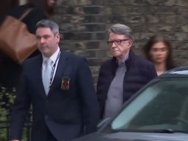 La Policía Metropolitana detuvo en Londres al político británico Peter Mandelson, relacionado con Jeffrey Epstein y Andrés Mountbatten-Windsor