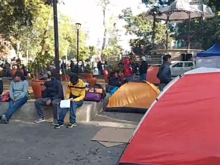 Levanta CNTE plantón en Oaxaca, tras 4 días de protestas callejeras