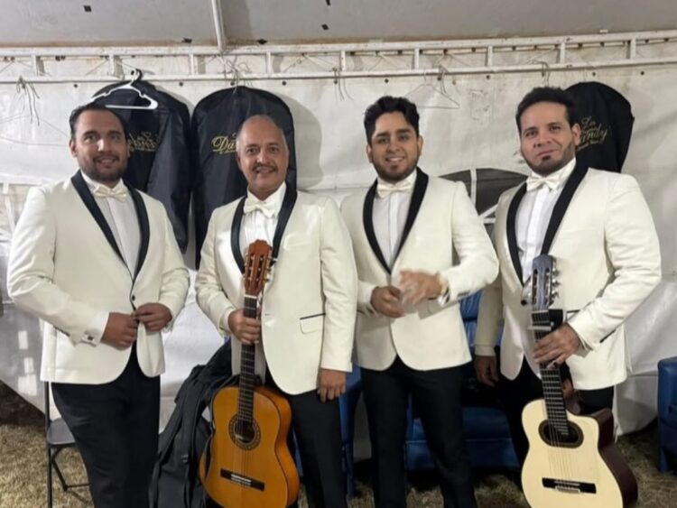 Los Dandys de Armando Navarro celebran el bolero en la CDMX con invitados, sorpresas y un legado que trasciende generaciones.