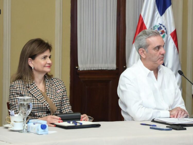 La impostergable revolución educativa.Luis Abinader, presidente de República Dominicana, y la vicepresidenta Raquel Peña. AMEXI Foto X Raquel Peña