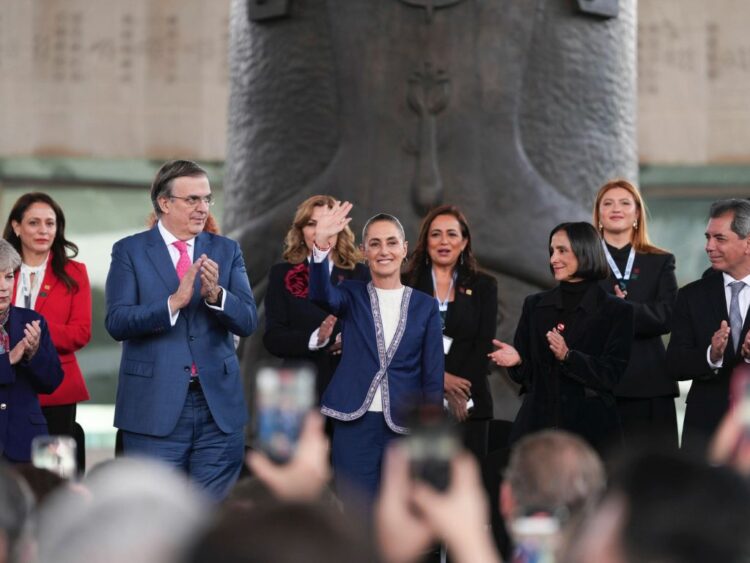 Muy optimista. Marcelo Ebrard y Claudia Sheinbaum en la Primera Reunión Nacional de Promoción de Inversiones. 4 de febrero de 2026. AMEXI Foto Presidencia