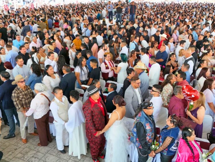 Más de 950 parejas unen sus vidas en los Matrimonios Colectivos Neza 2026