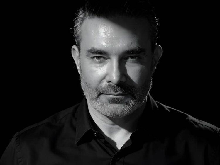 Mauricio Islas respalda a Salma Hayek tras críticas por aparecer junto a Sheinbaum