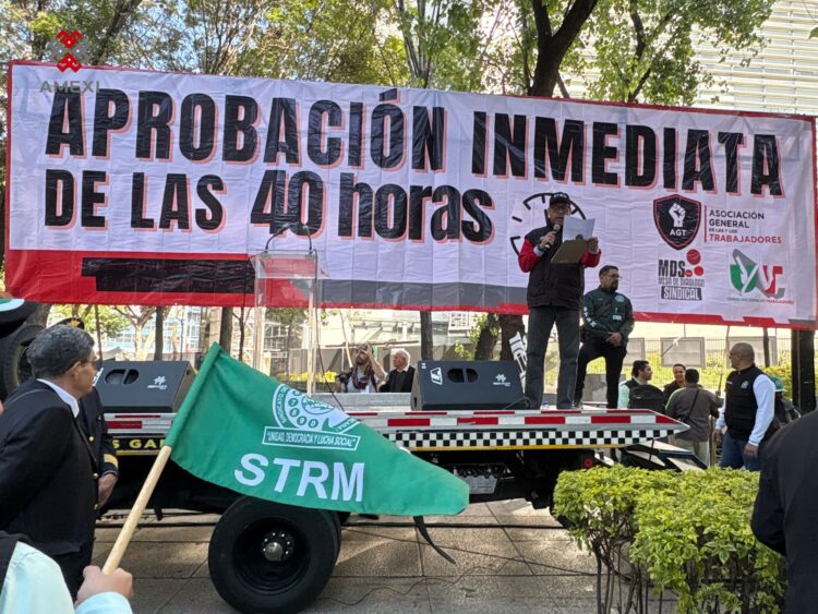 Mitin de trabajadores frente al senado por la jornada de 40 horas