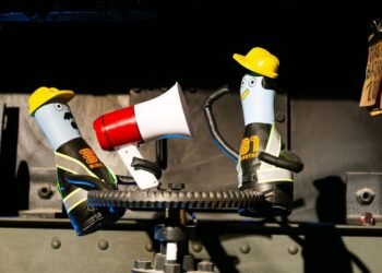 La exposición MUSEO 31 presenta títeres originales, sets y material inédito de 31 Minutos, invitando a los visitantes a recorrer el humor y la nostalgia del famoso noticiario chileno. | AMEXI/FOTO: IG @museo_31