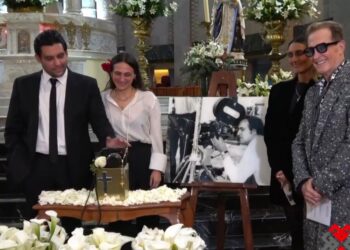 Familiares y amigos despiden a Pedro Torres en una emotiva misa. | FOTO: Amexi