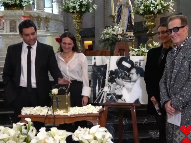 Familiares y amigos despiden a Pedro Torres en una emotiva misa. | FOTO: Amexi