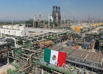 Pemex reduce pérdida neta en 2025 y alcanza deuda más baja en 11 años