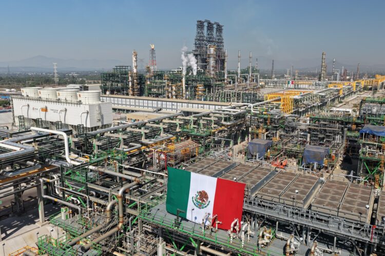 Pemex reduce pérdida neta en 2025 y alcanza deuda más baja en 11 años