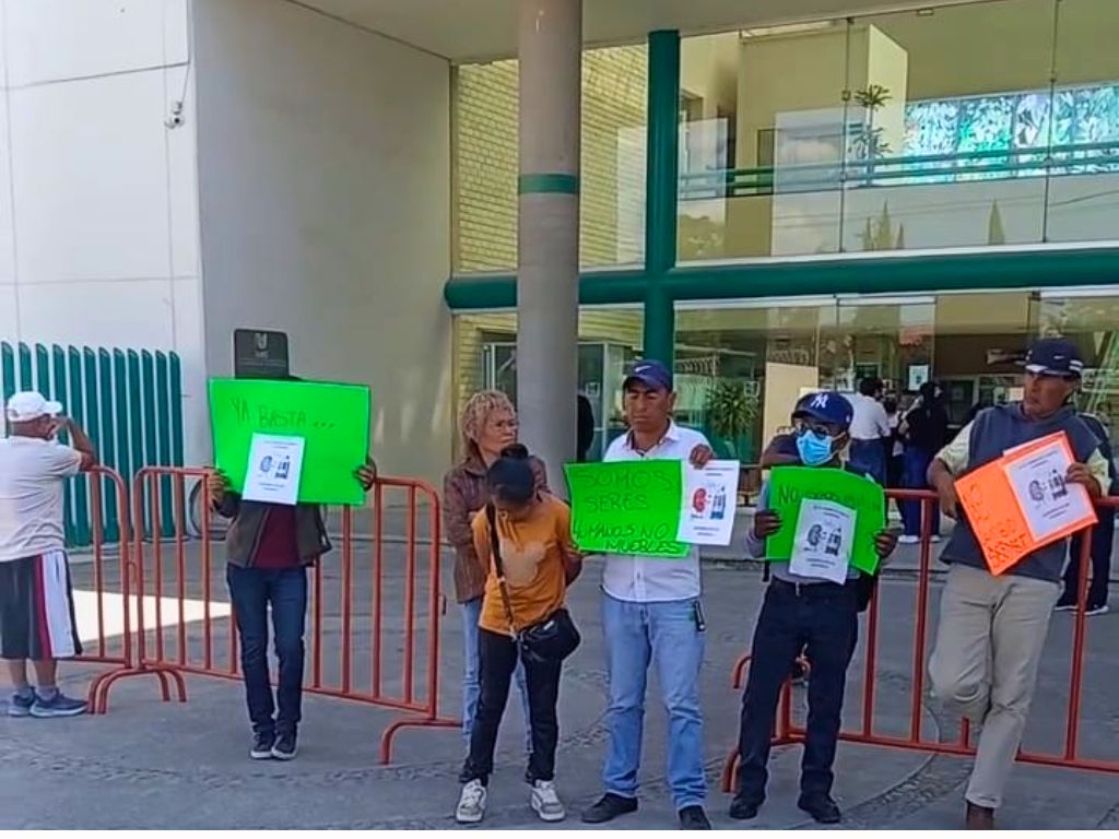 Protesta de derechohabientes del IMSS en Tizayuca. No hay hemodiálisis.