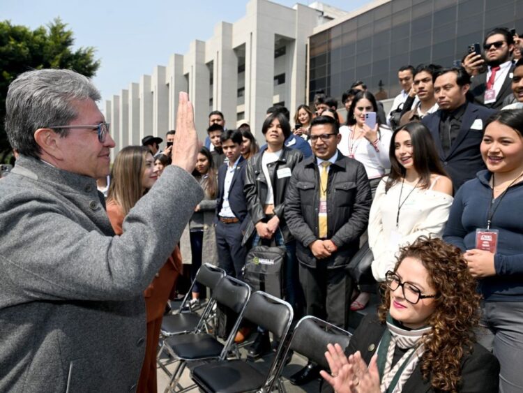 Cerrar filas con Claudia. Ricardo Monreal en el seminario Jóvenes Dialogando por el Segundo Piso de la Transformación. AMEXI Foto Cortesía Morena