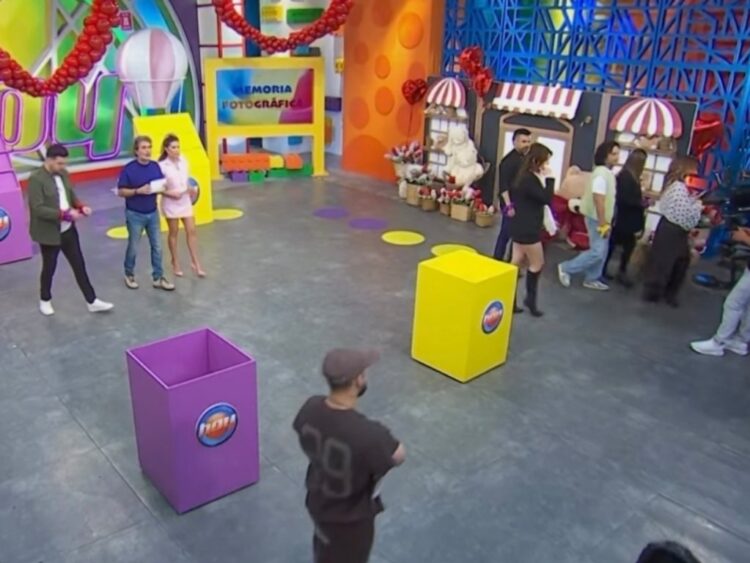 Conductores de “Hoy” reaccionan al simulacro de sismo, transmitiendo calma y recomendaciones de prevención en vivo. | AMEXI/FOTO: Captura de pantalla