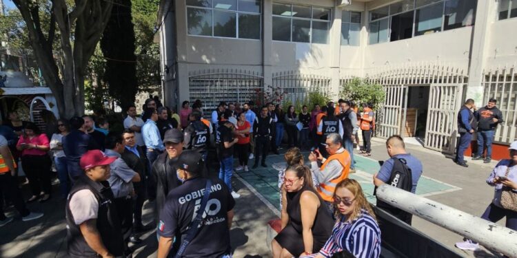 Simulacro de sismo en oficinas de la Alcaldía Álvaro Obregón. AMEXI/ Foto: José Luis Simón