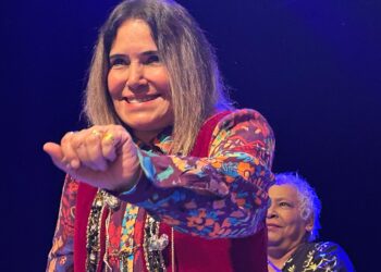Tania Libertad, comprometida con el público, canta más allá del límite en memorable concierto