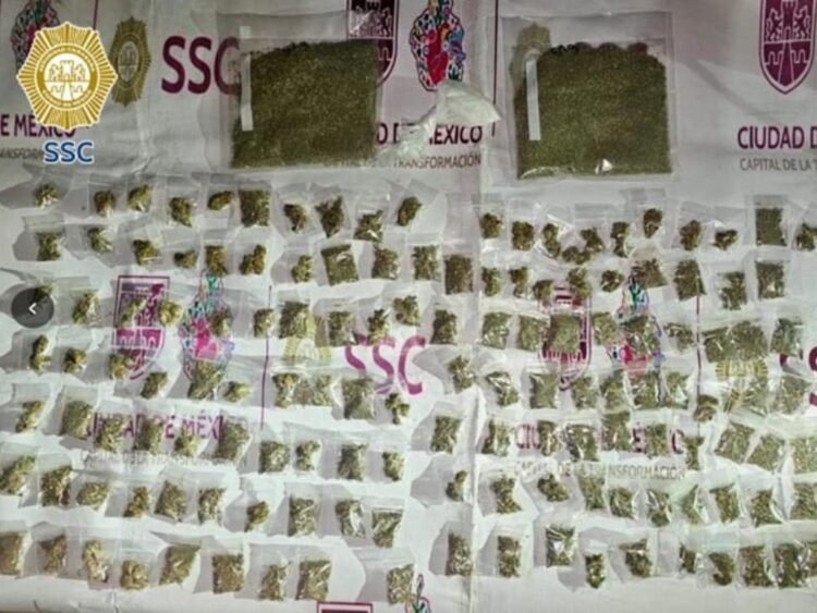 Tres detenidos con 143 bolsas de droga