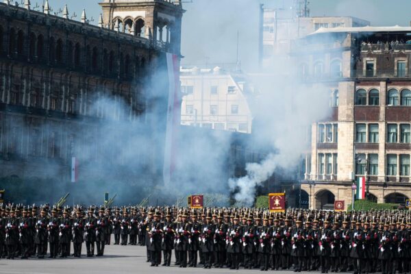 Marcha de la Lealtad en el Zócalo. AMEXI/Foto: Presidencia