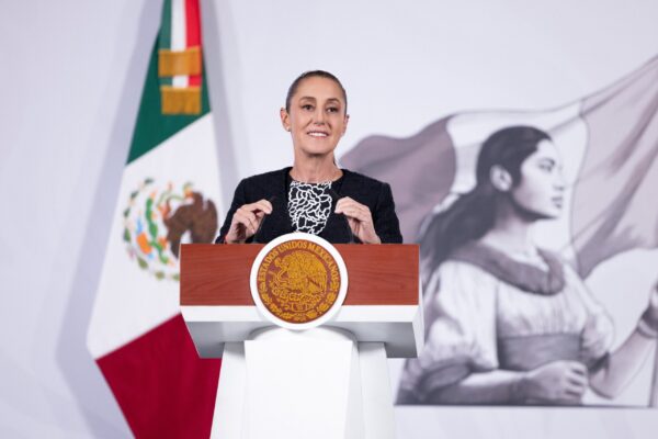 Aseguró que el funcionario no tiene por qué renunciar y permanecerá como su coordinador de asesores