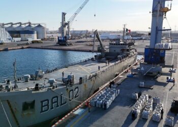 Zarpan de Veracruz buques con ayuda humanitaria de México para Cuba