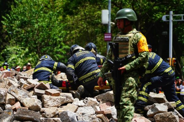 La principal función de los simulacros es generar respuestas automáticas ante la alerta sísmica, especialmente en contextos reales que no siempre ocurren en horarios cómodos. AMEXI/FOTO/ Fernando Ortega, fotógrafo