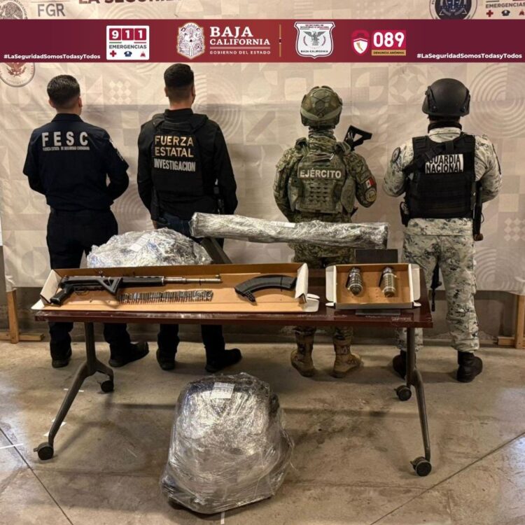 Autoridades estatales y federales aseguran armamento de alto poder en el poblado Valle de las Palmas, en el municipio de Tijuana.