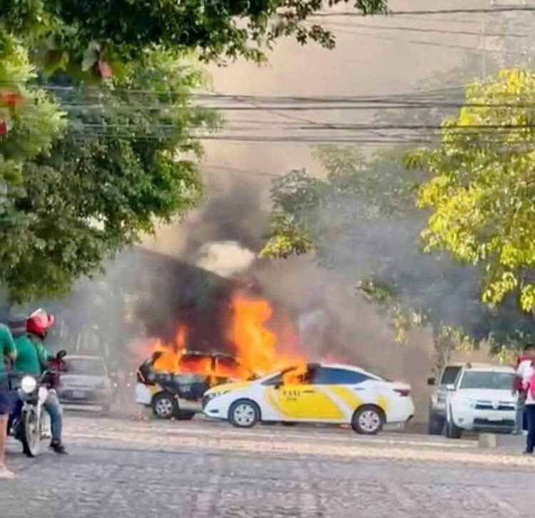 El Gabinete de Seguridad informa de operativos federales en Jalisco generan bloqueos; aeropuertos operan con normalidad.