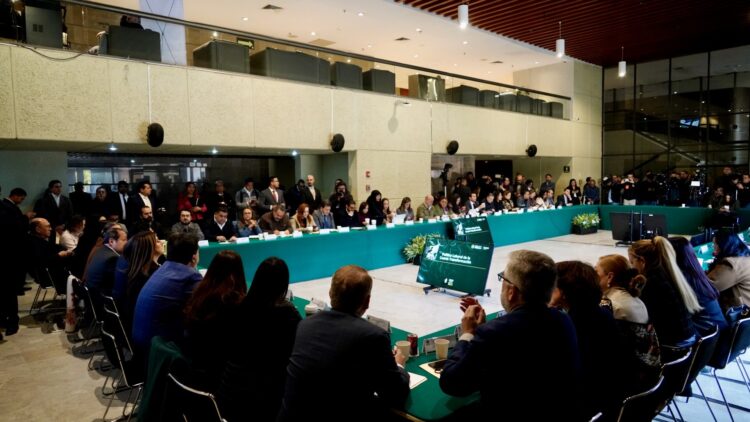 En comisiones diputados aprueban, sin modificaciones, el dictamen de la minuta de la reforma sobre la disminución de la jornada laboral.