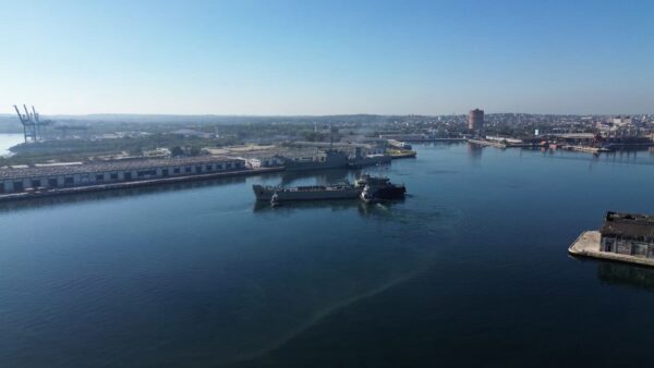 El traslado de la ayuda humanitaria a Cuba  se realiza a través de la Armada de México en los buques de apoyo logístico Papaloapan e Isla Holbox,