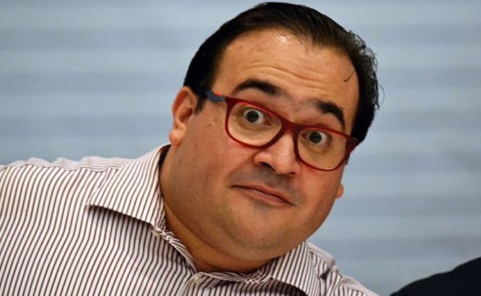 Un juez federal vinculó a proceso penal al exgobernador de Veracruz, Javier Duarte de Ochoa, por su presunta responsabilidad en el delito de peculado.