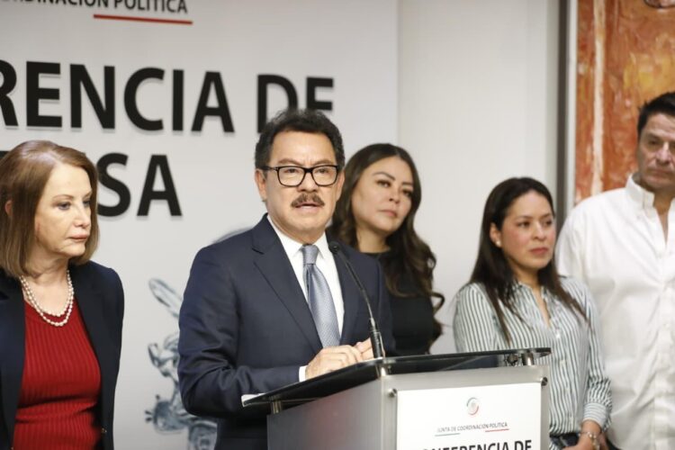 El presidente de la Jucopo en el Senado, Ignacio Mier informa que se cierra definitivamente el Salón de Belleza.