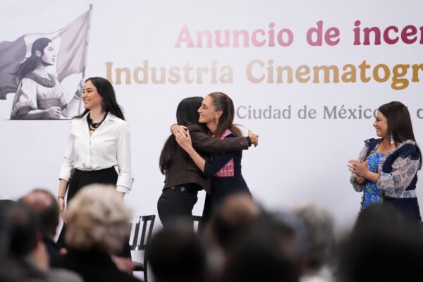 La actriz y productora mexicana Salma Hayek también reconoce la visión del Gobierno Federal por comprender el impacto del cine más allá del ámbito cultural.