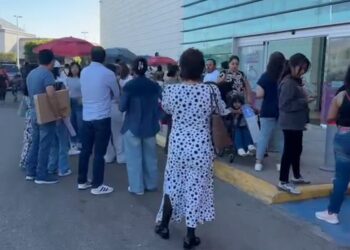 Gente en las calles de Oaxaca, después de la alerta sísmica del temblor del domingo